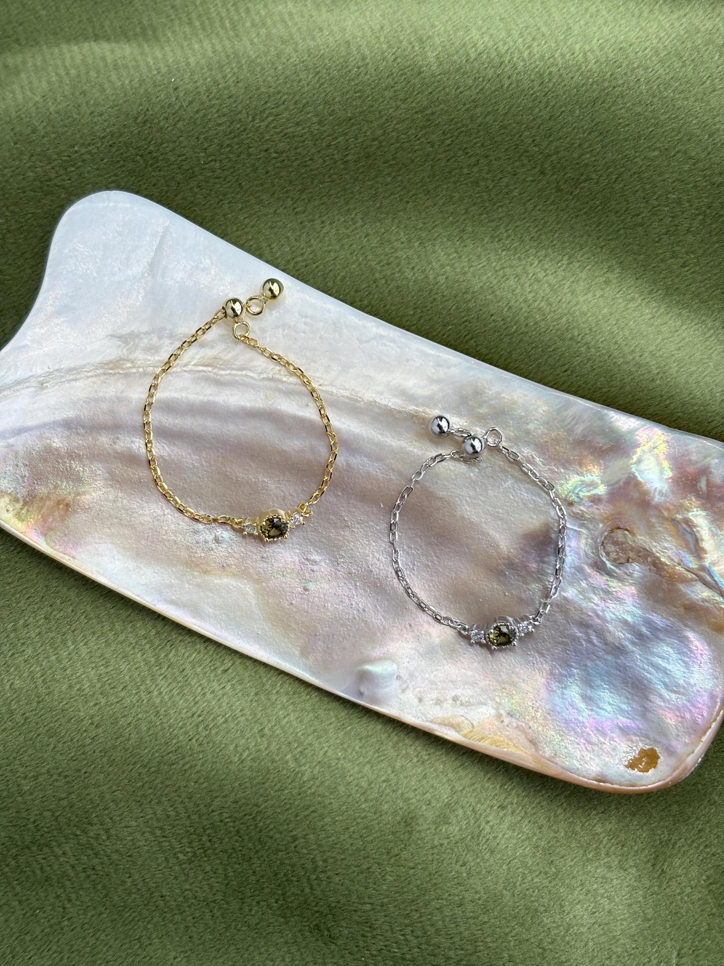 Elegant Green Stone Adjustable Rings, Dainty Round Emerald Ring, Vintage Sterling Silver Chain Ring Jewelry, Retro Golden Rings Jewellery