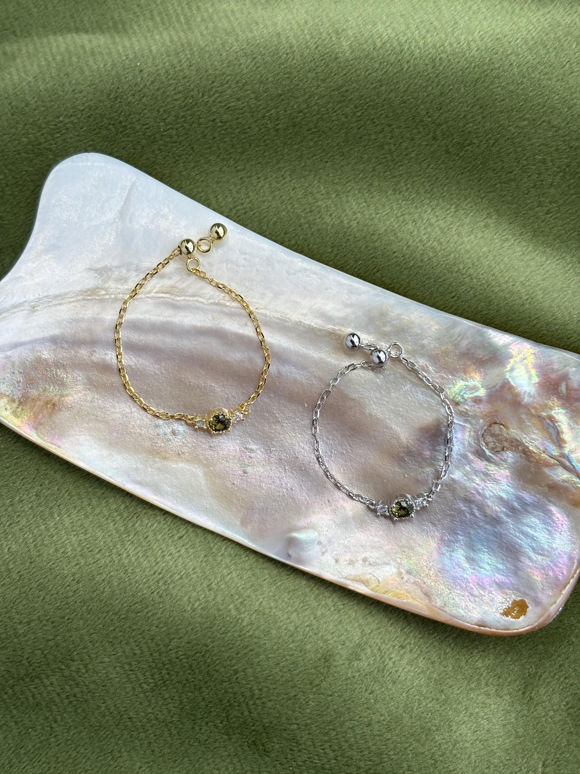 Elegant Green Stone Adjustable Rings, Dainty Round Emerald Ring, Vintage Sterling Silver Chain Ring Jewelry, Retro Golden Rings Jewellery