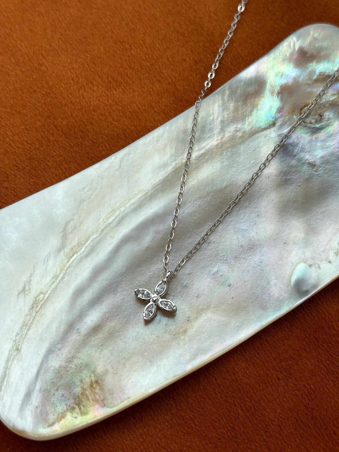 Dainty Clover Pendant Necklace, Cute Golden Four Leaf Flower Clavicle Necklace Jewellery, 925 Sterling Silver Daily Shiny Floral Jewelry