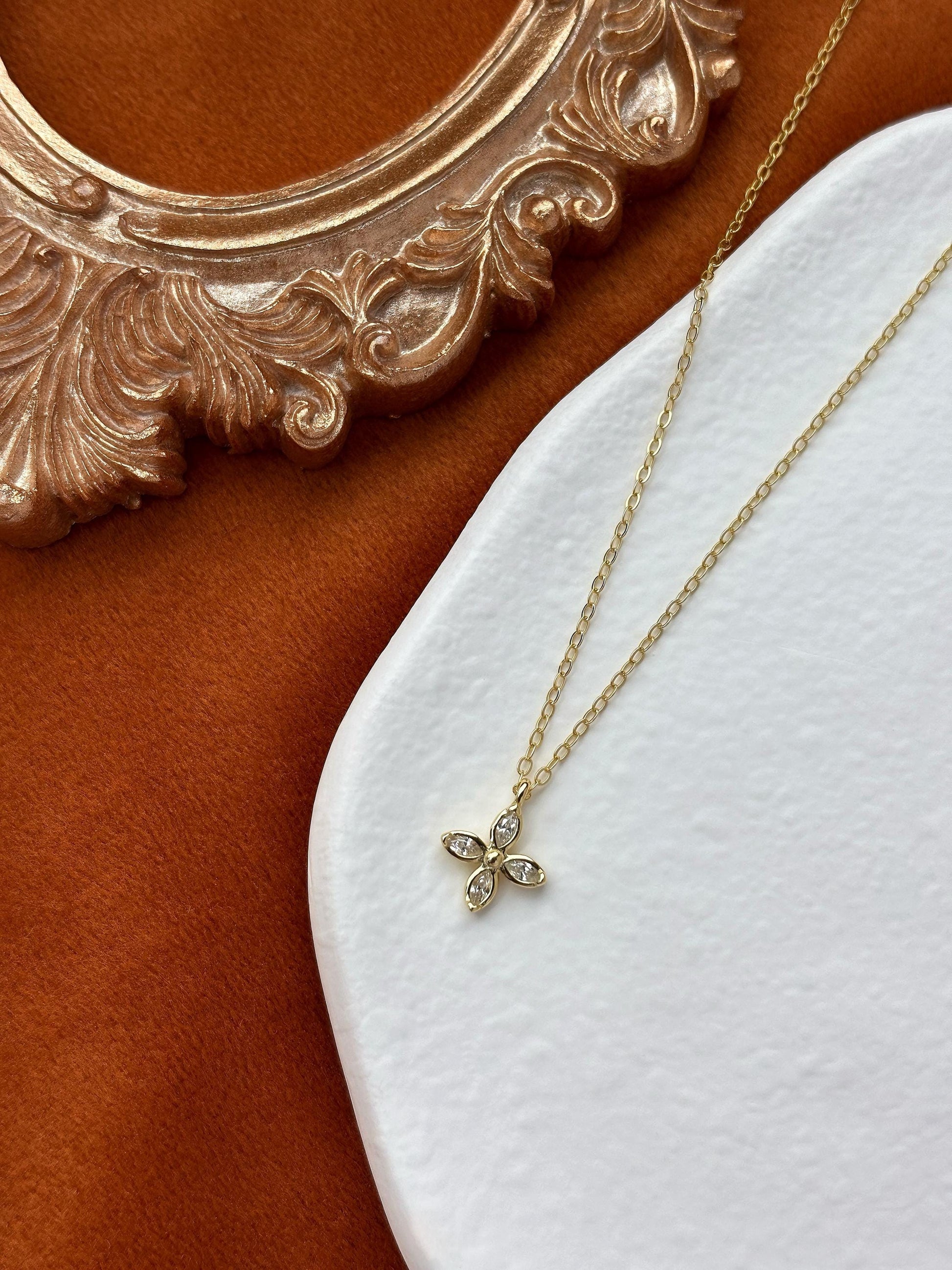 Dainty Clover Pendant Necklace, Cute Golden Four Leaf Flower Clavicle Necklace Jewellery, 925 Sterling Silver Daily Shiny Floral Jewelry