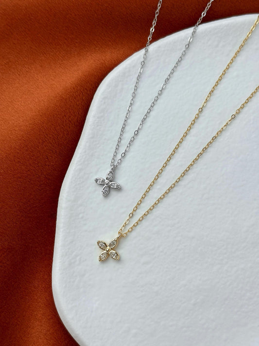 Dainty Clover Pendant Necklace, Cute Golden Four Leaf Flower Clavicle Necklace Jewellery, 925 Sterling Silver Daily Shiny Floral Jewelry