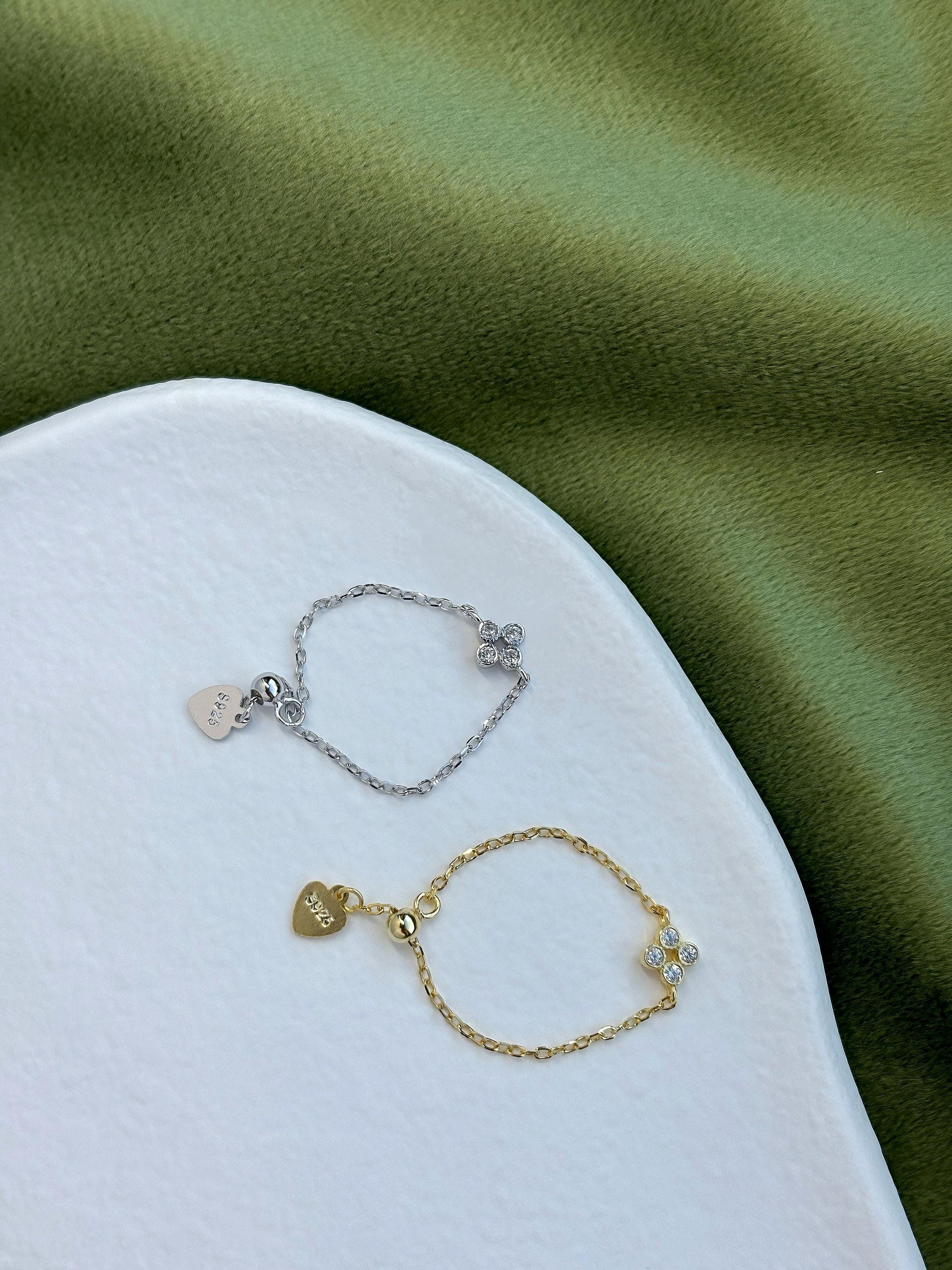 Dainty Silver Clover Ring