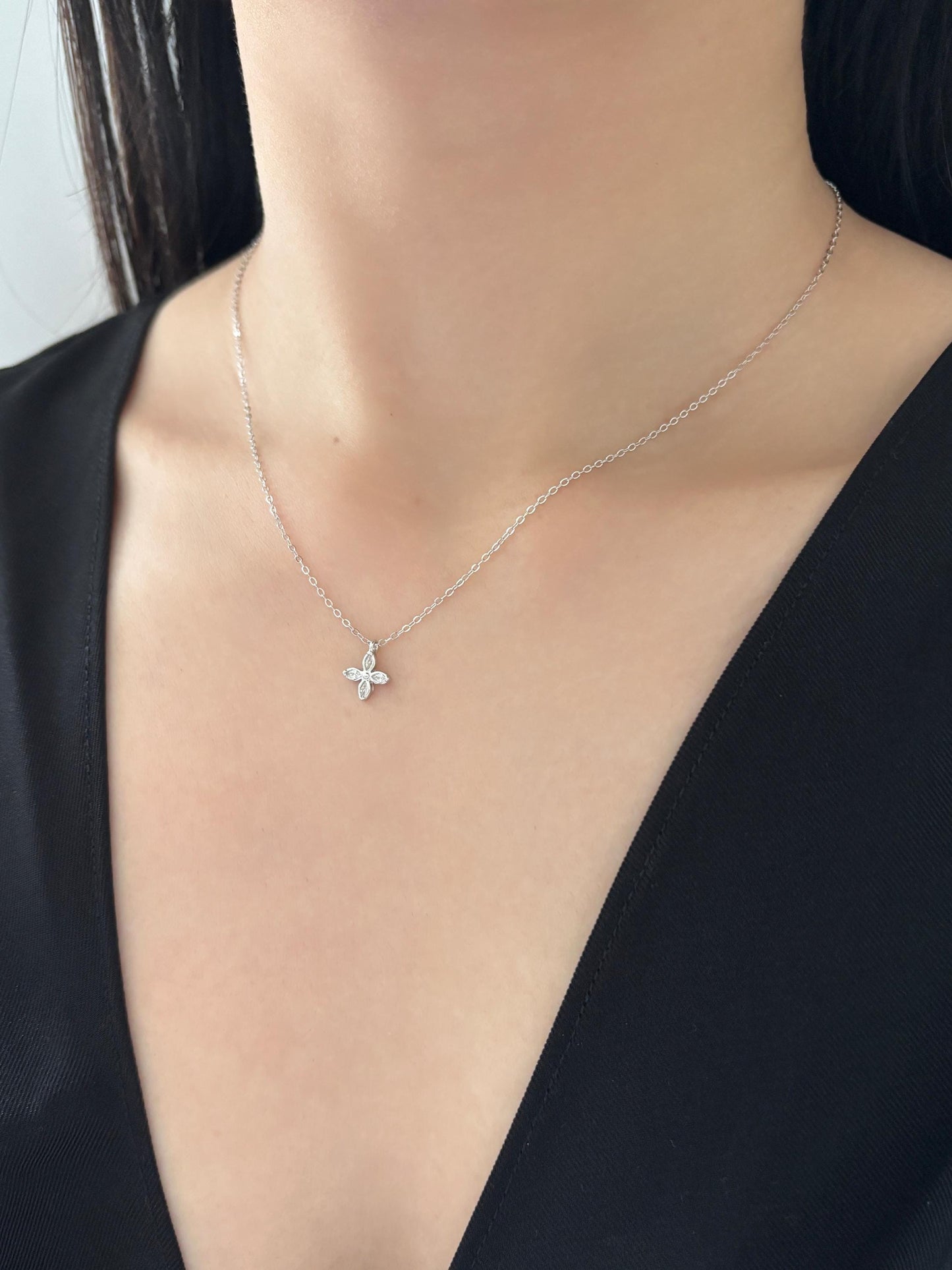 Dainty Clover Pendant Necklace, Cute Golden Four Leaf Flower Clavicle Necklace Jewellery, 925 Sterling Silver Daily Shiny Floral Jewelry