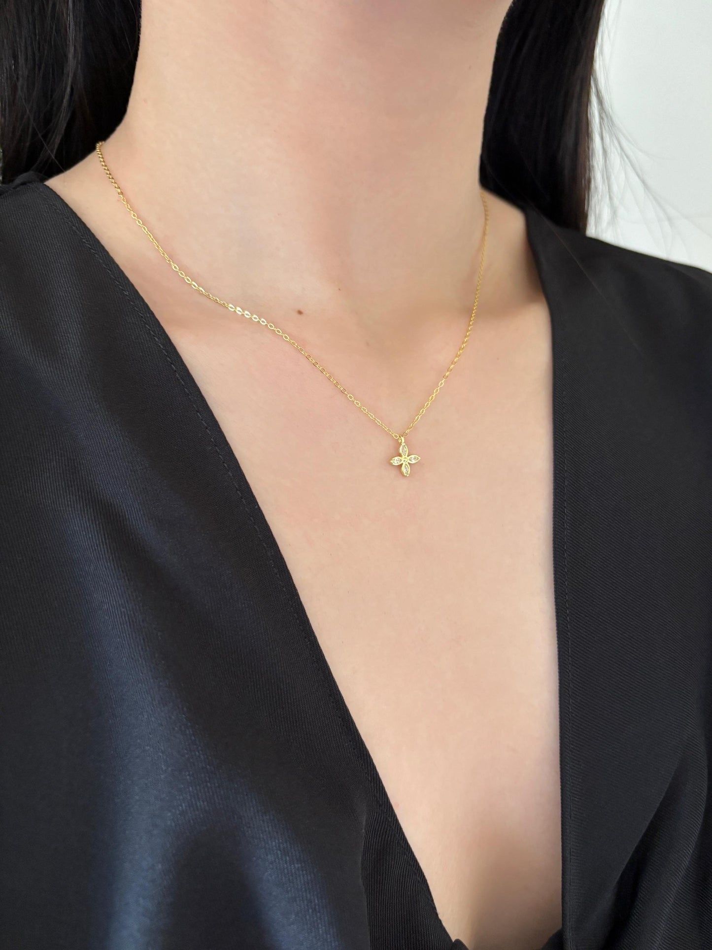 Dainty Clover Pendant Necklace, Cute Golden Four Leaf Flower Clavicle Necklace Jewellery, 925 Sterling Silver Daily Shiny Floral Jewelry