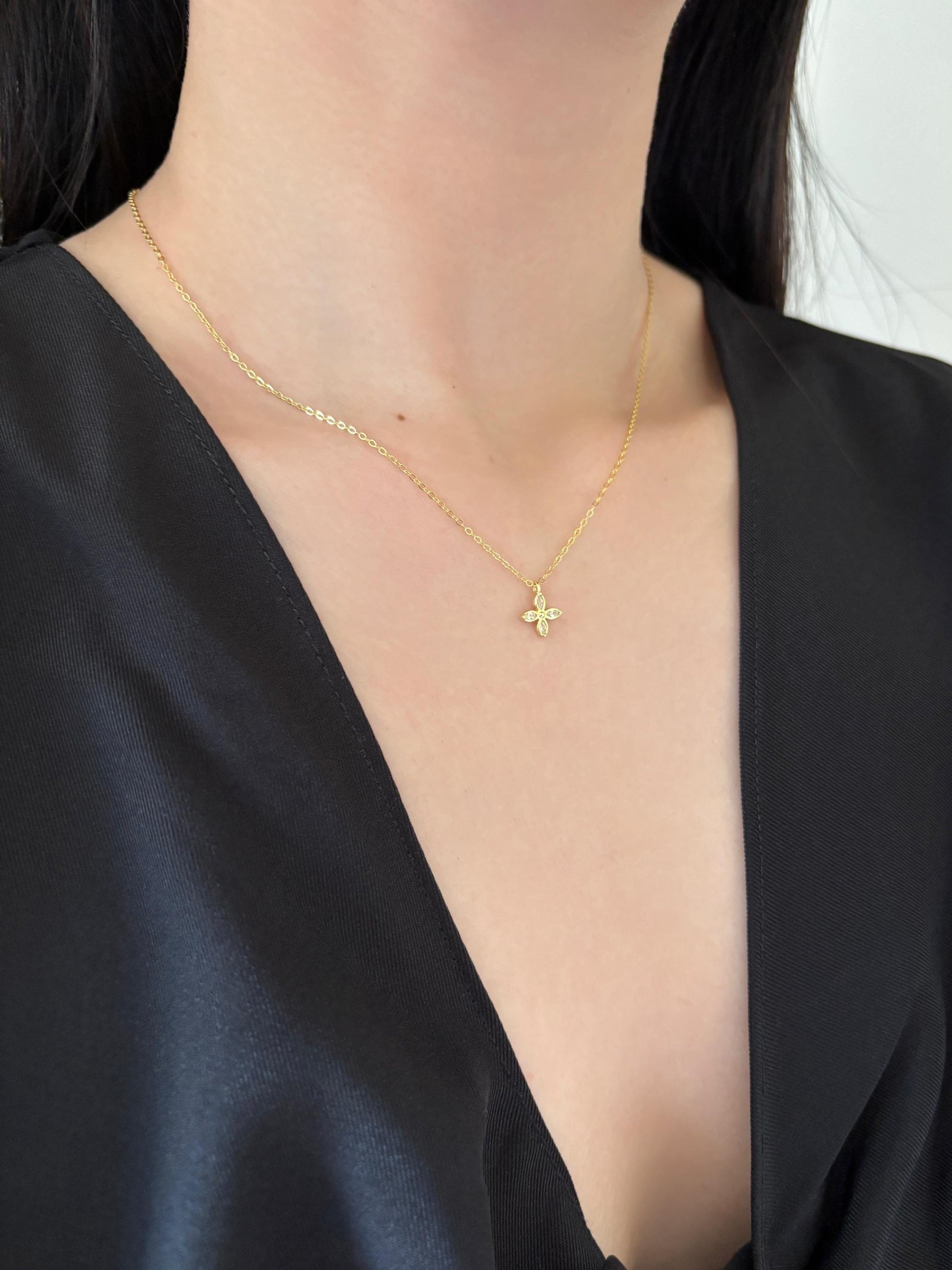 Dainty Clover Pendant Necklace, Cute Golden Four Leaf Flower Clavicle Necklace Jewellery, 925 Sterling Silver Daily Shiny Floral Jewelry