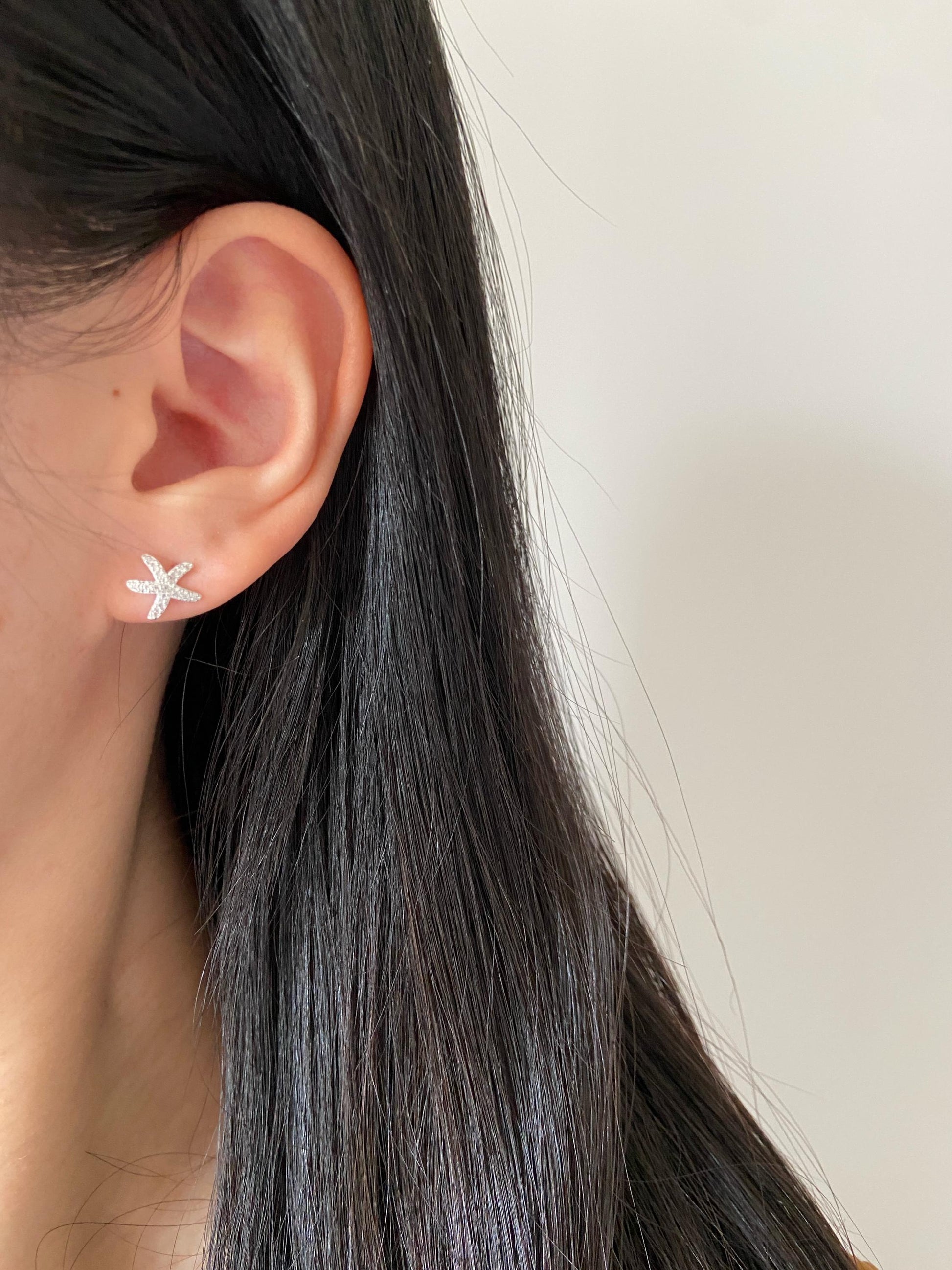 Dainty Gold Starfish Stud Earrings, Golden Shiny Star Studs, 14K Gold Plated 925 Sterling Silver Jewellery, Sparkling Celestial Jewelry