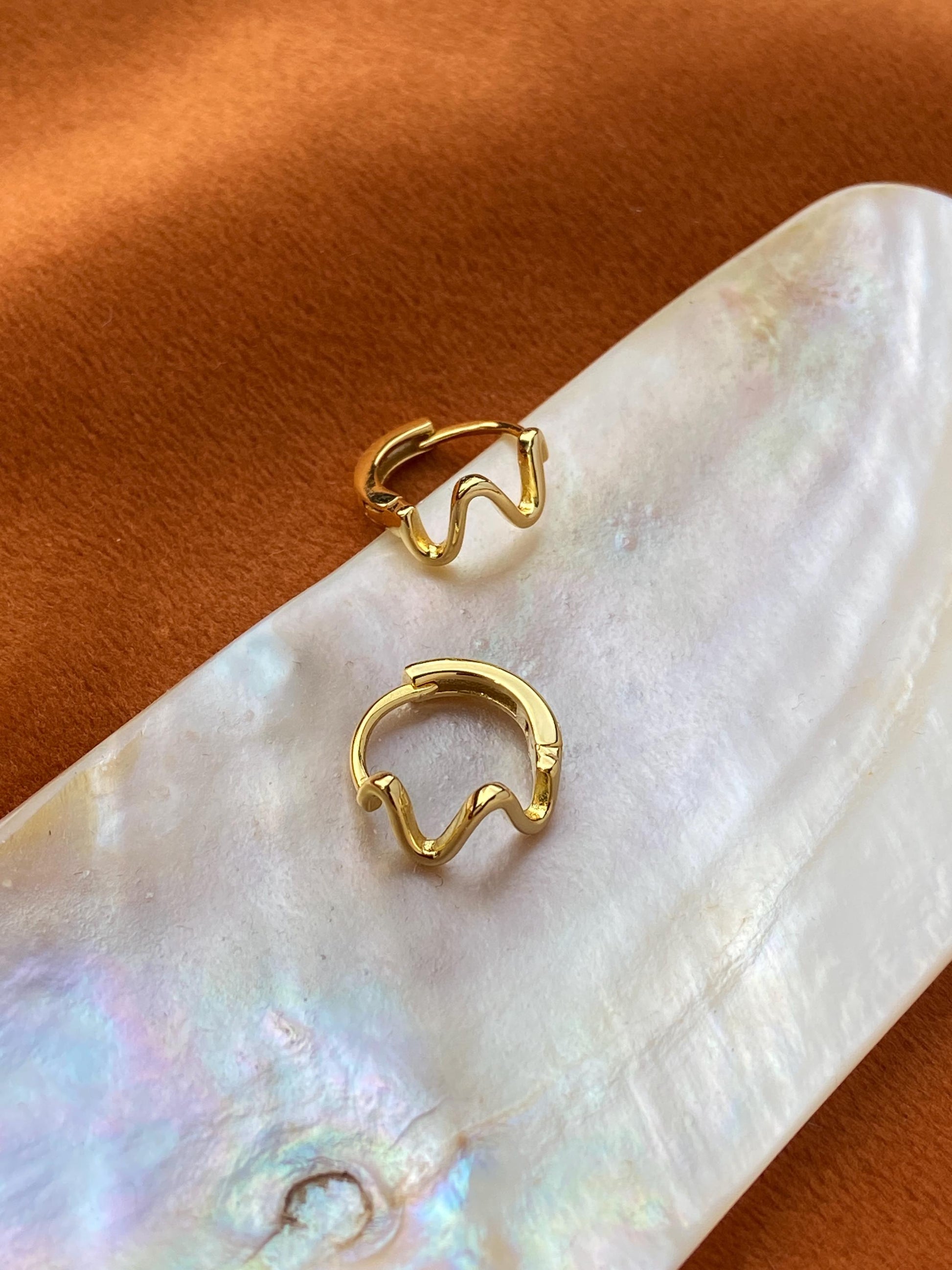 Abstract Wave Hoop Earrings, Geometric Wavy Hoops, Wiggle Huggie Jewelry, Daily Basic Crinkle Hoop, Gold Plated Sterling Silver Jewellery
