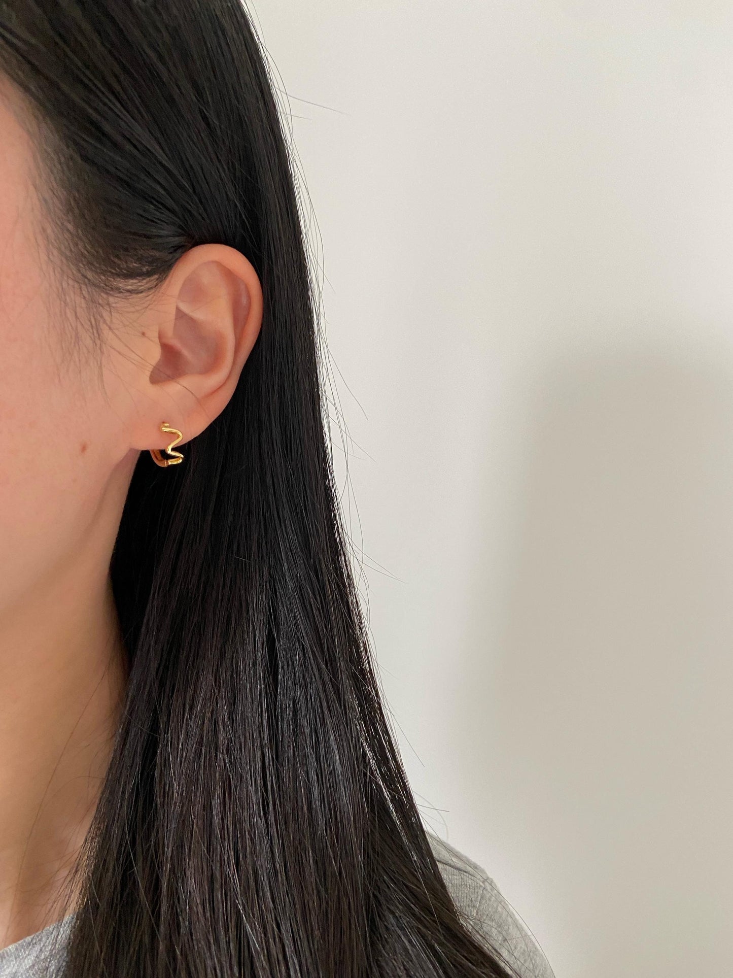 Abstract Wave Hoop Earrings, Geometric Wavy Hoops, Wiggle Huggie Jewelry, Daily Basic Crinkle Hoop, Gold Plated Sterling Silver Jewellery