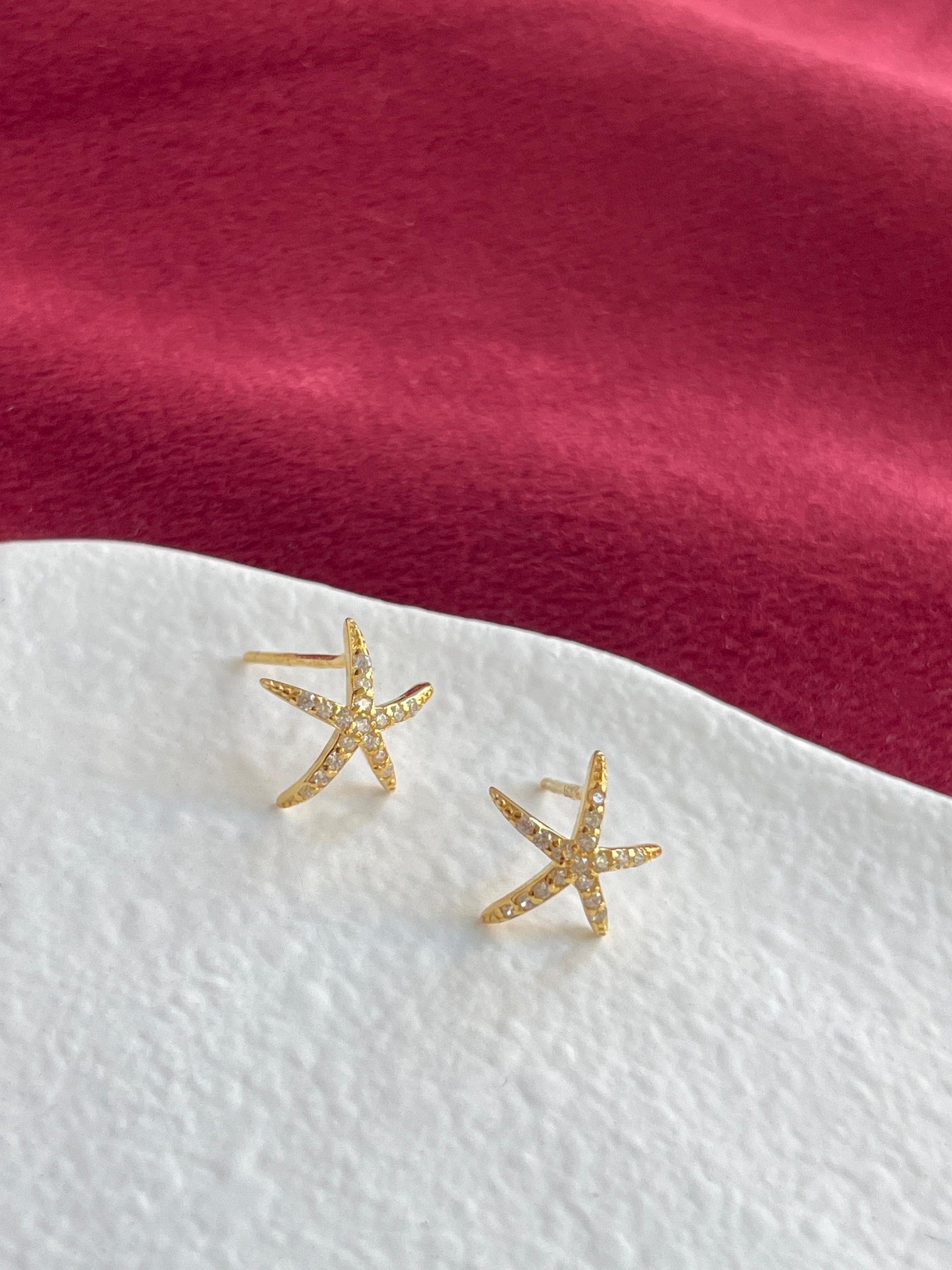 Shiny Silver Starfish Stud Earrings, Dainty Golden Star Studs, 18K Gold Plated 925 Sterling Silver Jewellery, Sparkling Celestial Jewelry