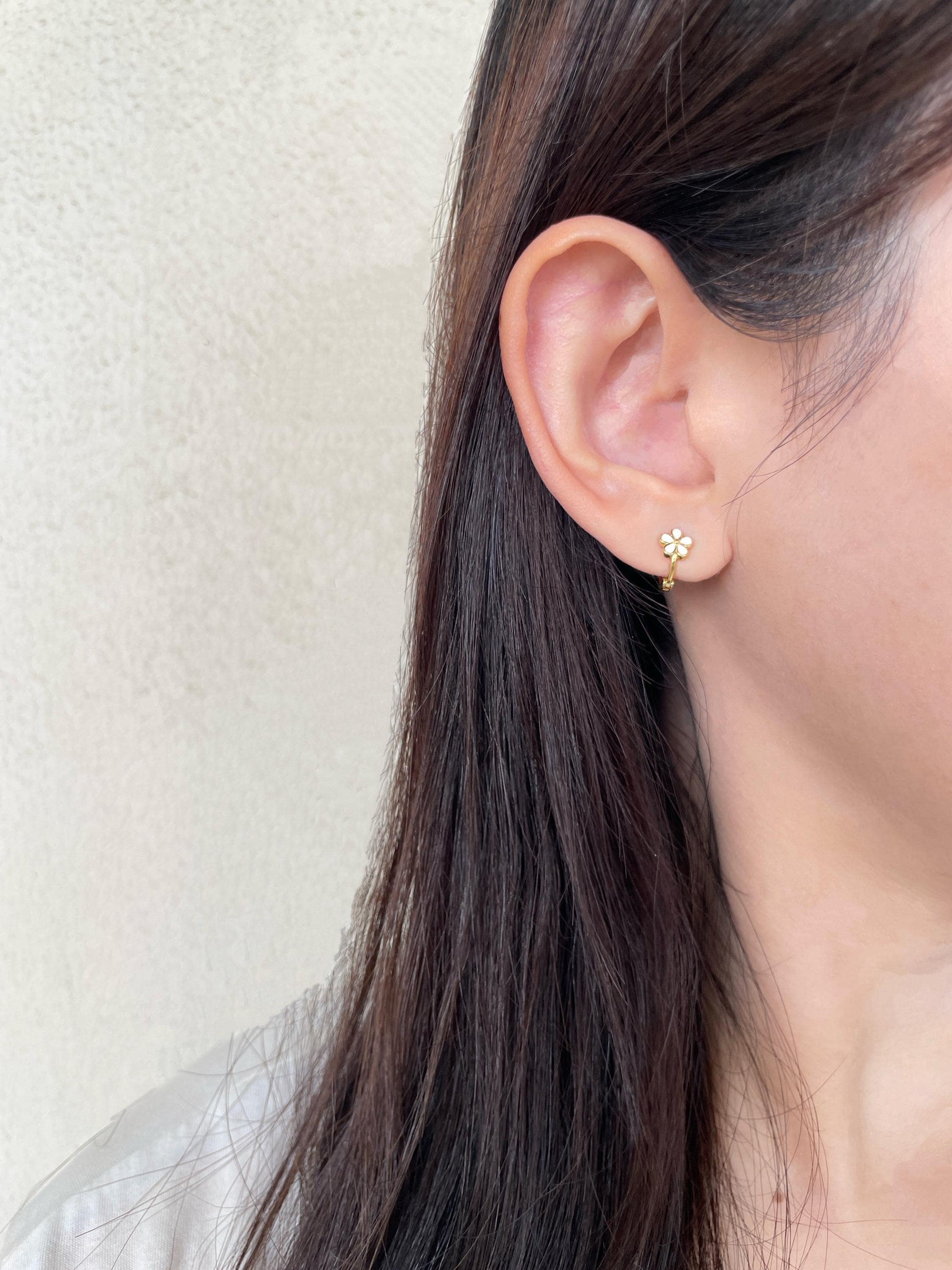 Cute White Flower Hoops, Dainty Floral Huggie Earrings, Lovely Five-Petaled Flowers Earrings Jewelry, Gold Plated Sterling Silver Jewellery