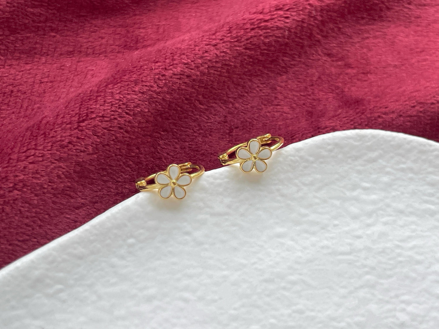 Cute White Flower Hoops, Dainty Floral Huggie Earrings, Lovely Five-Petaled Flowers Earrings Jewelry, Gold Plated Sterling Silver Jewellery