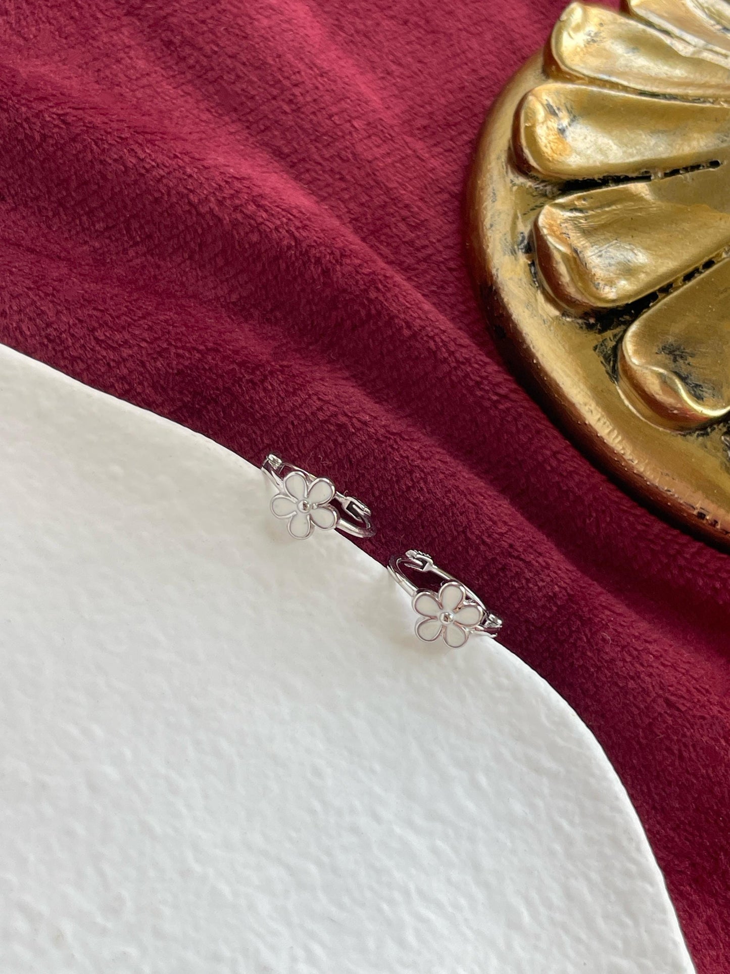 Cute White Flower Hoops, Dainty Floral Huggie Earrings, Lovely Five-Petaled Flowers Earrings Jewelry, Gold Plated Sterling Silver Jewellery