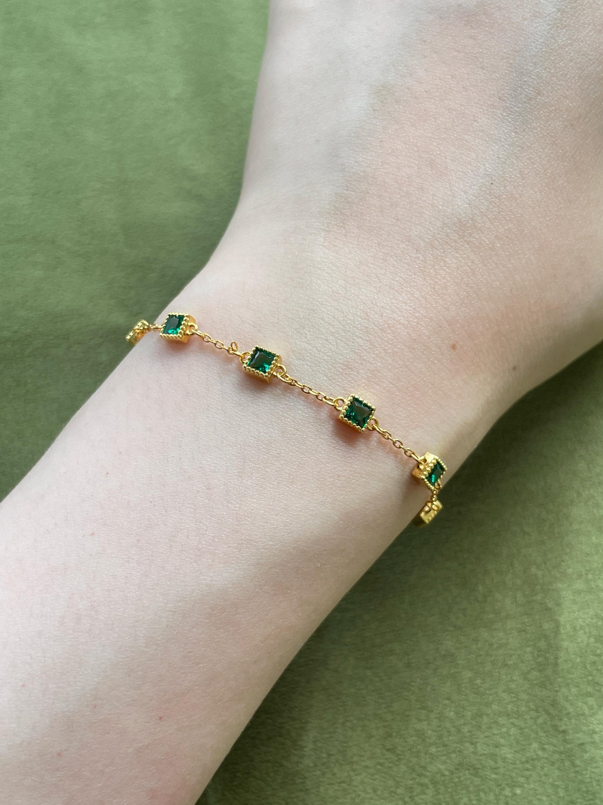 Emerald Square Charm Bracelet, Retro Green Gemstone Chain Bracelet, Dainty Royal Court Gold Plated Silver Jewellery, Elegant Vintage Jewelry